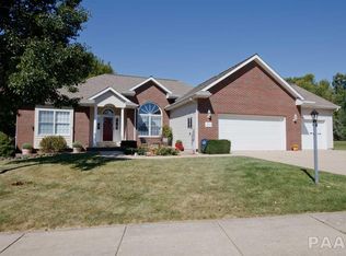 10815 N Dana Dr, Peoria, IL 61615