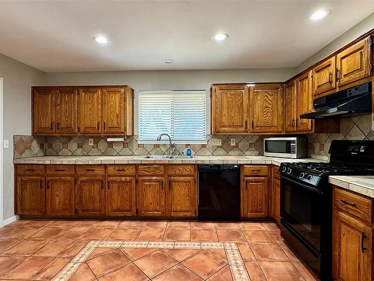 5837 Secrest Dr — Photo 7