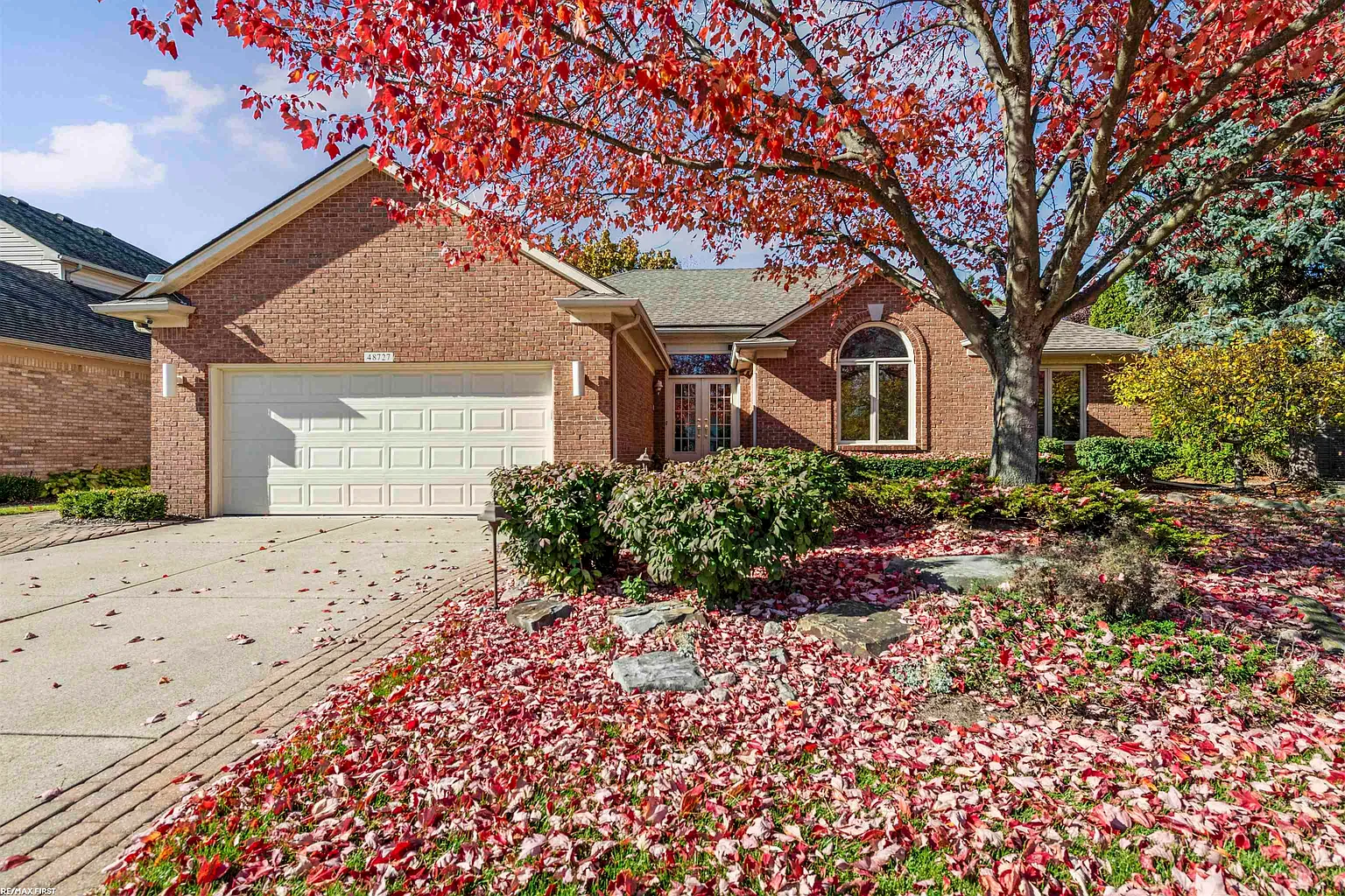 48727 Fairmont Dr photo 1
