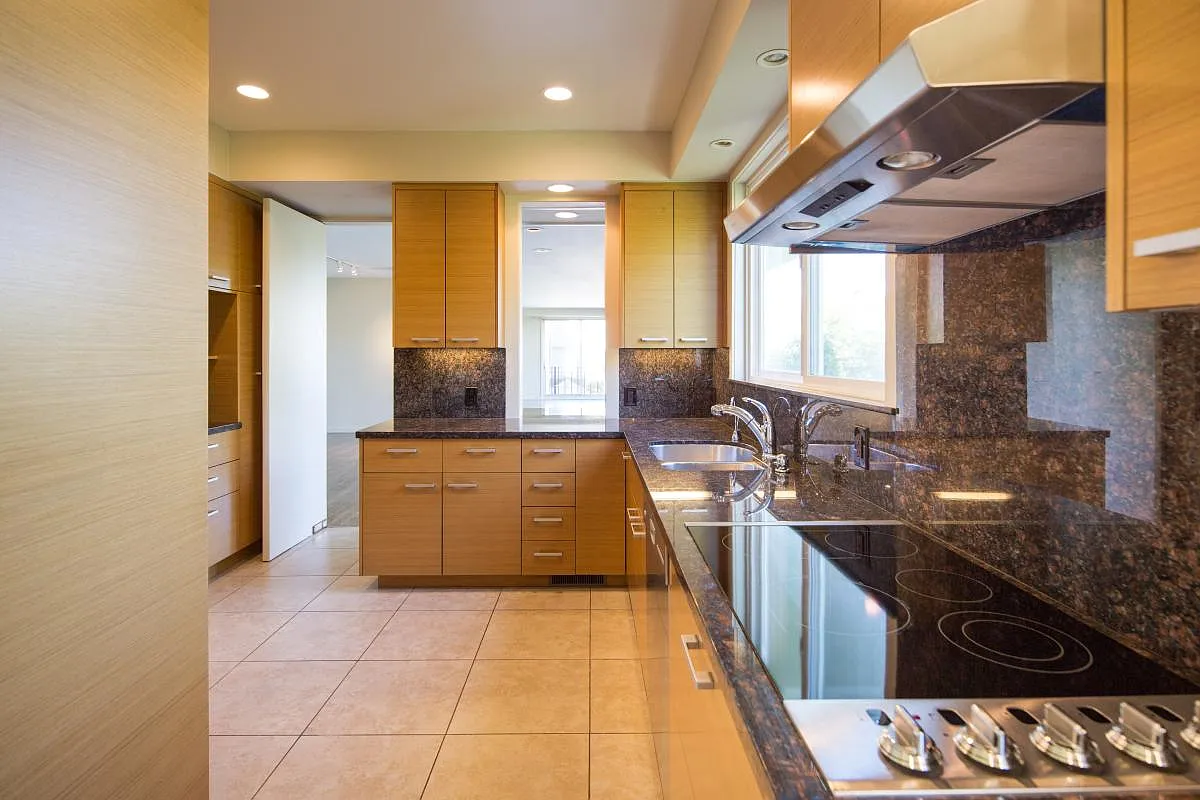 3 bed, 2200 sqft, $9,300 — Photo 4