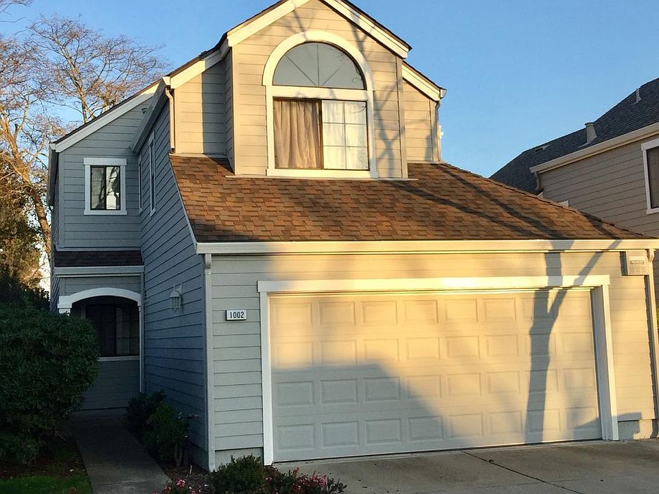 2nd image of 1002 Armitage St