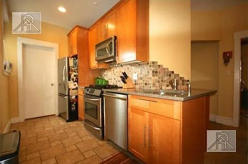 340 Saint Paul St #5