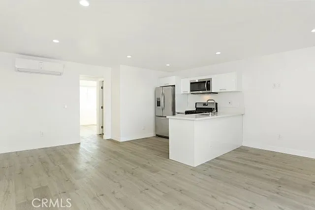 6745 Laurel Canyon Blvd #204