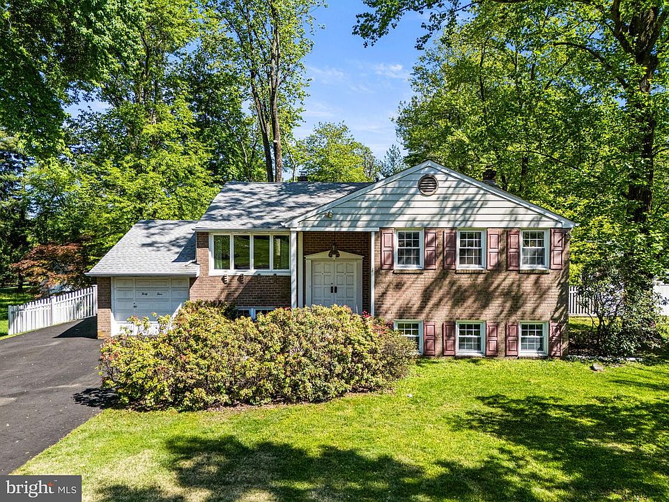 1st image of 44 Hickory Dr