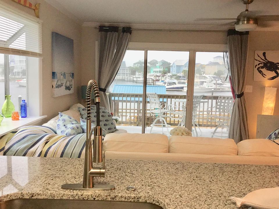 Kitchen Canal/Water view