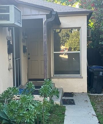 2nd image of 1335 N Screenland Dr