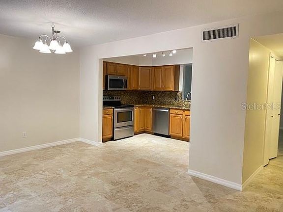 4th image of 808 Park Lake Cir #1