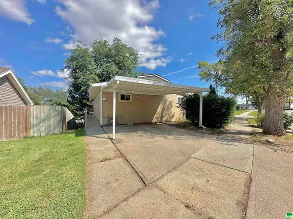 1416 Collins St, Sioux City, IA 51103
