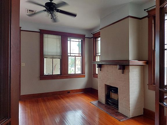 3rd image of 902 Taft Pl