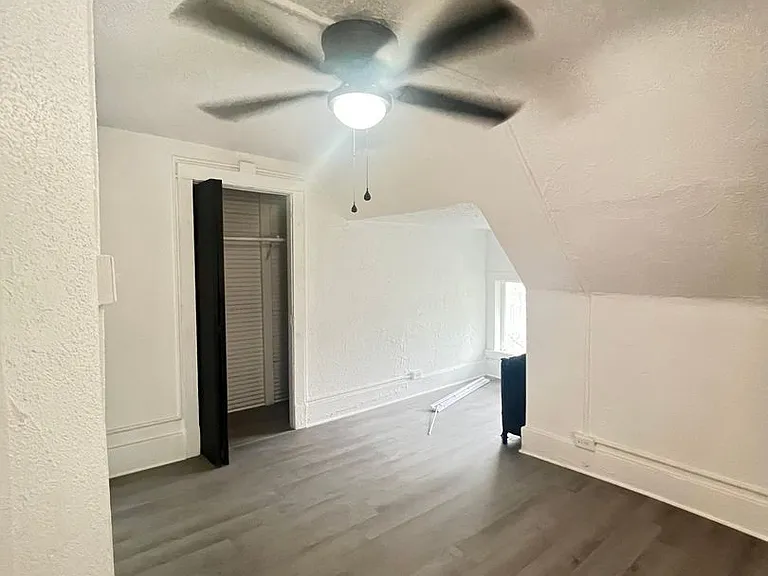 319 Franklin Ave — Photo 24