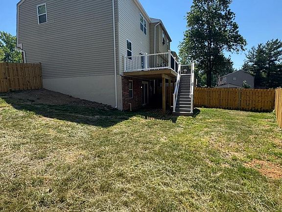 3rd image of 826 Holly Dr