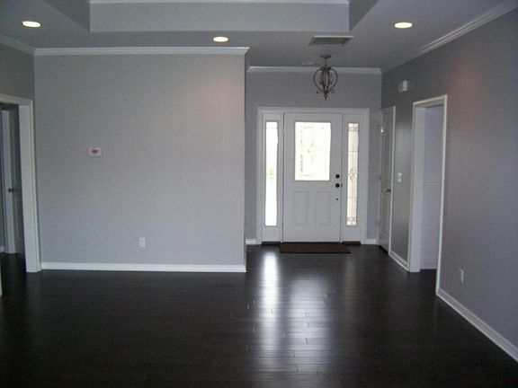 3rd image of 1204 E Elm St