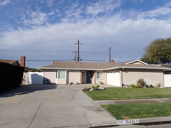 2nd image of 11831 Lamplighter St