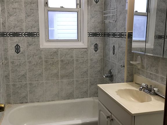 4th image of 10400 Lefferts Blvd #2