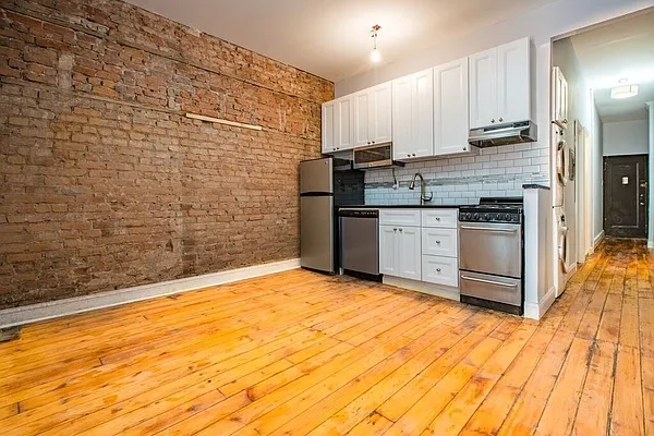 Rented by Metropolitan Property Group | media 10