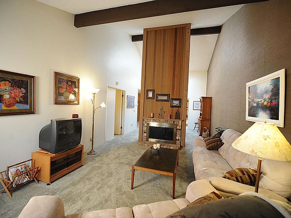Living area and gas fireplace! Grab some coffee & a good book!