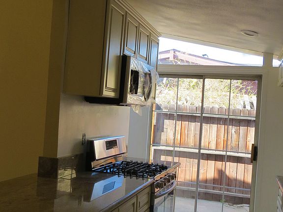 3rd image of 417 Celia St
