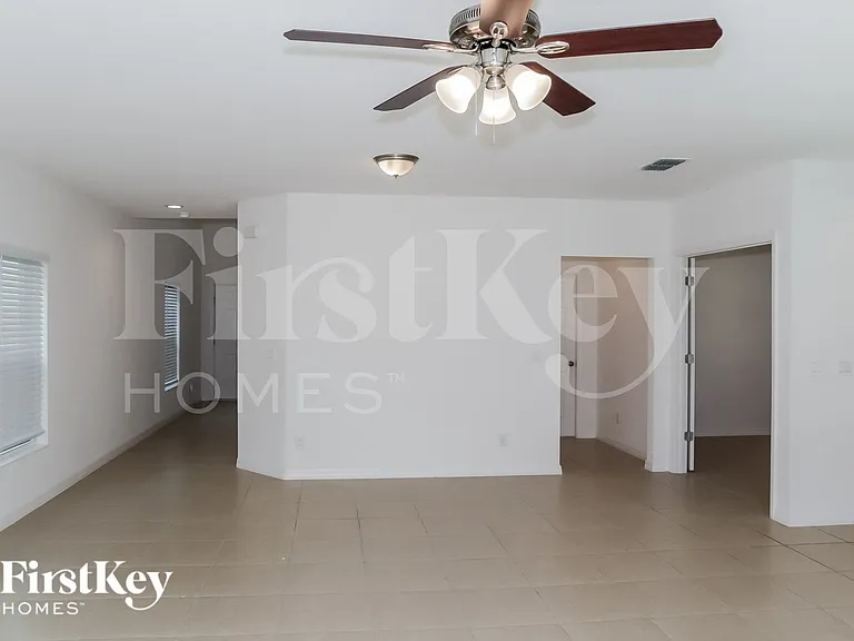 4999 Royal Point Ave — Photo 3