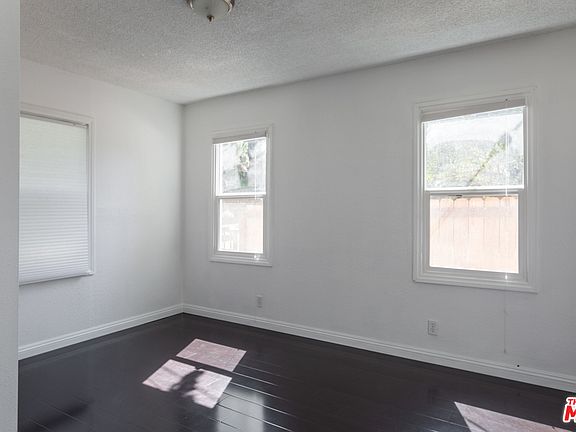 3rd image of 283 Ventura St