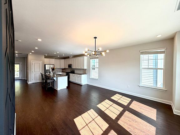 4th image of 2823 Dallas Valley Ln