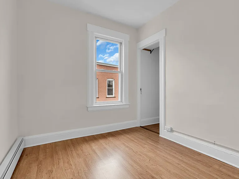 199 Hayward Pl #B — Photo 3