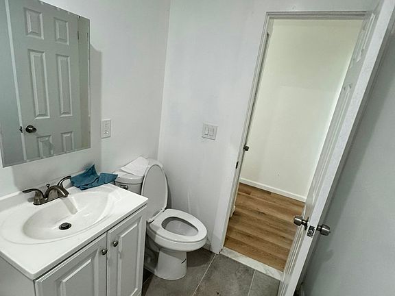 3rd image of 1 W 19th St #1R