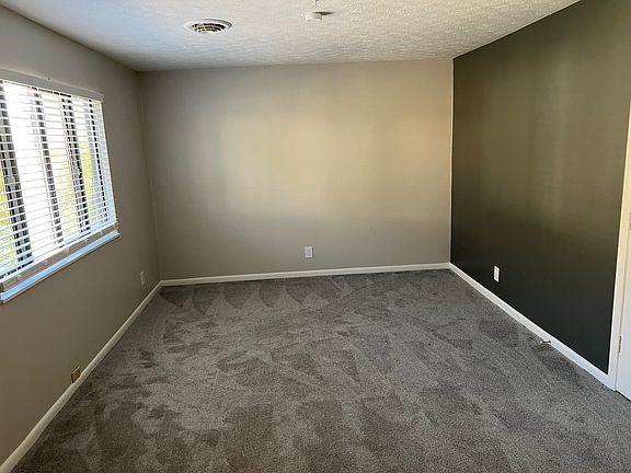 4th image of 904 Valley View Dr #904B