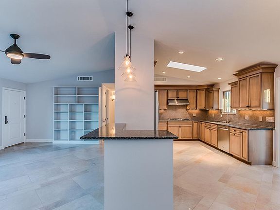 5th image of 9900 N Placita Papalote