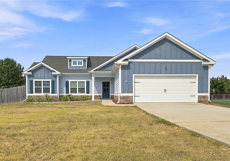 1st image of 32 Churchhill Dr