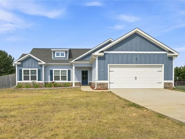 32 Churchhill Dr, Fort Mitchell, AL 36856