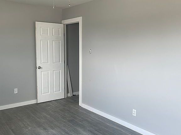 5th image of 120 S Tish Dr