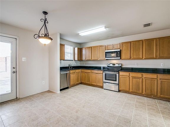 4th image of 324 Briaroaks Dr