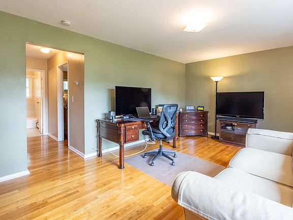 2nd image of 108 Regency Park #108