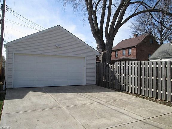 3rd image of 5913 Renwood Dr