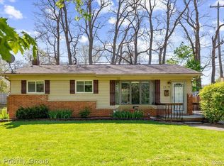 1119 Marion Dr, Holly, MI 48442