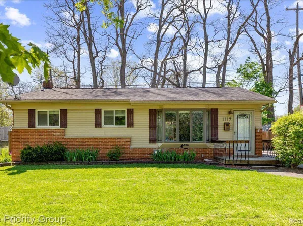 1119 Marion Dr, Holly, MI 48442