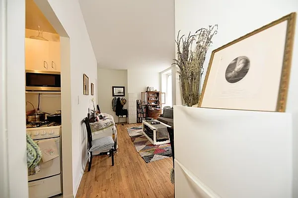 Rented by Buchbinder & Warren | media 34