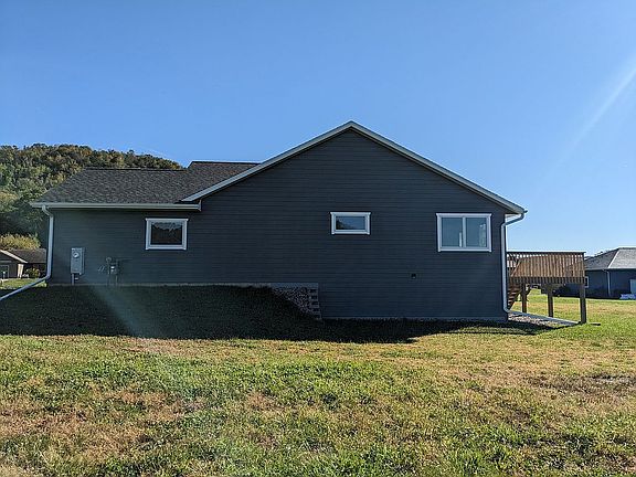 3rd image of 205 Pheasant Run