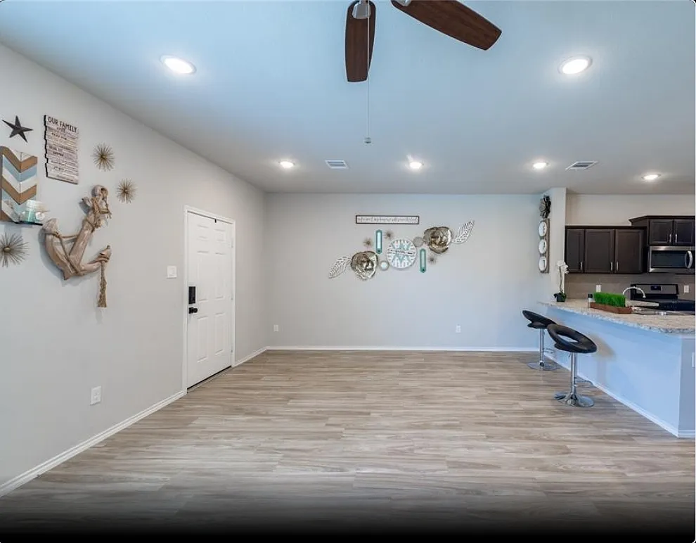 Stunning Balmoral Lagoon Townhouse — Photo 3