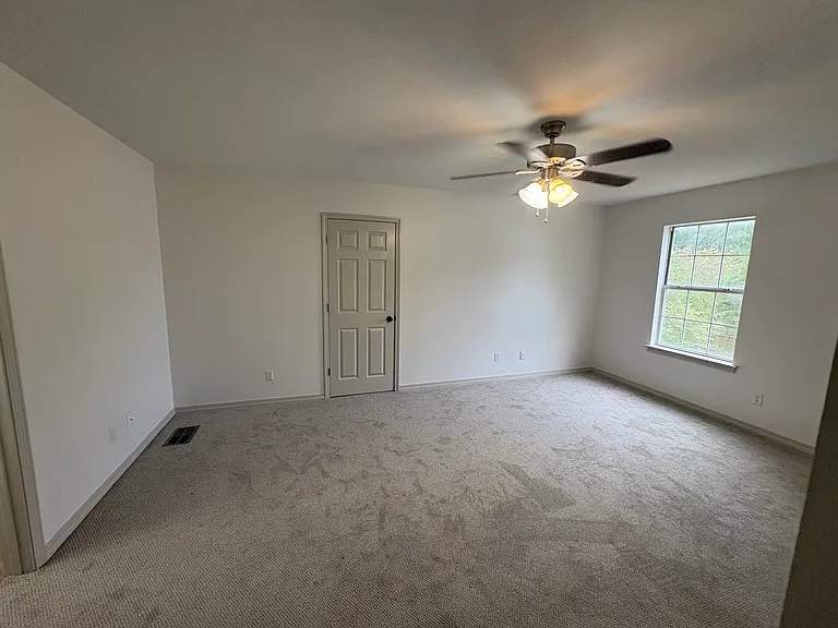 3914 Green Mountain Dr — Photo 8