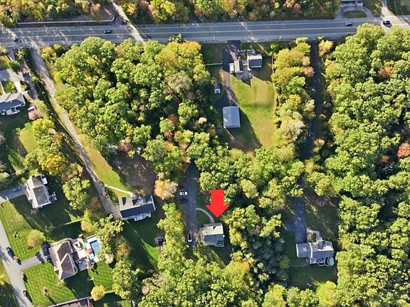 4th image of 319 Oak St