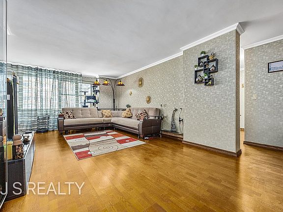 3rd image of 2942 W 5th St APT 2J