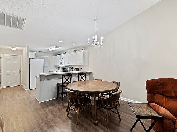 5th image of 242 Dry Branch Ct