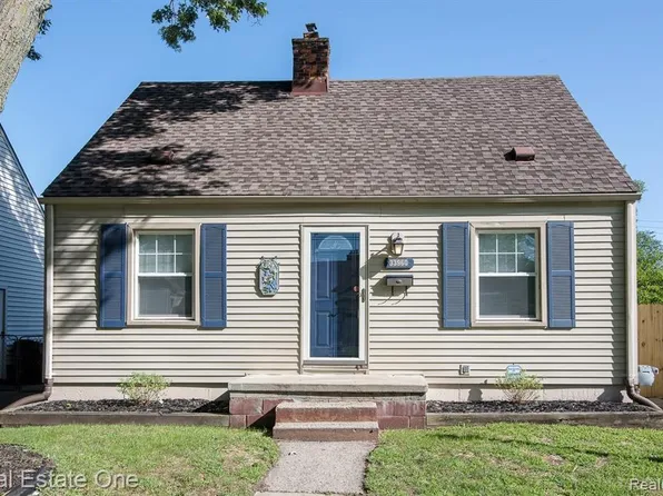 33960 Glover St, Wayne, MI 48184