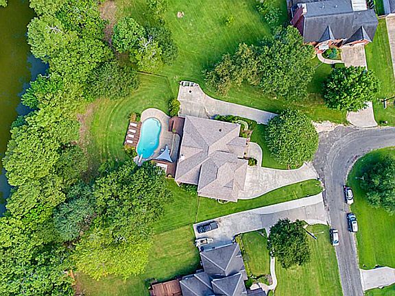 4th image of 3931 River Run Dr