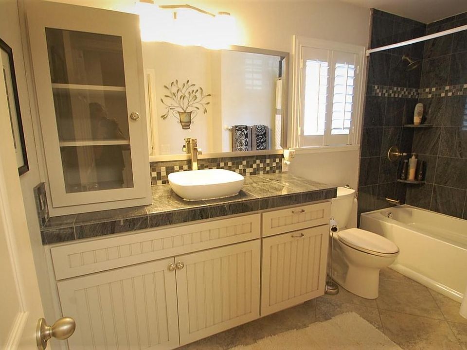 1st image of 3137 E Hillcrest Dr