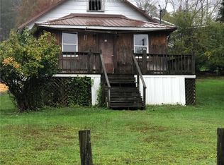 215 N Pinch Rd, Elkview, WV 25071