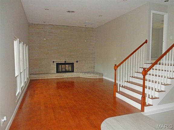 2nd image of 18 Belleau Lake Ct