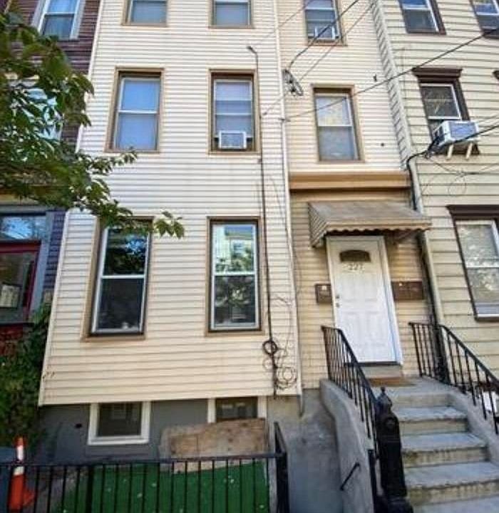 1st image of 227 Brunswick St #1