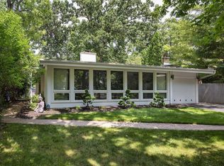 1657 Huntington Ln, Highland Park, IL 60035